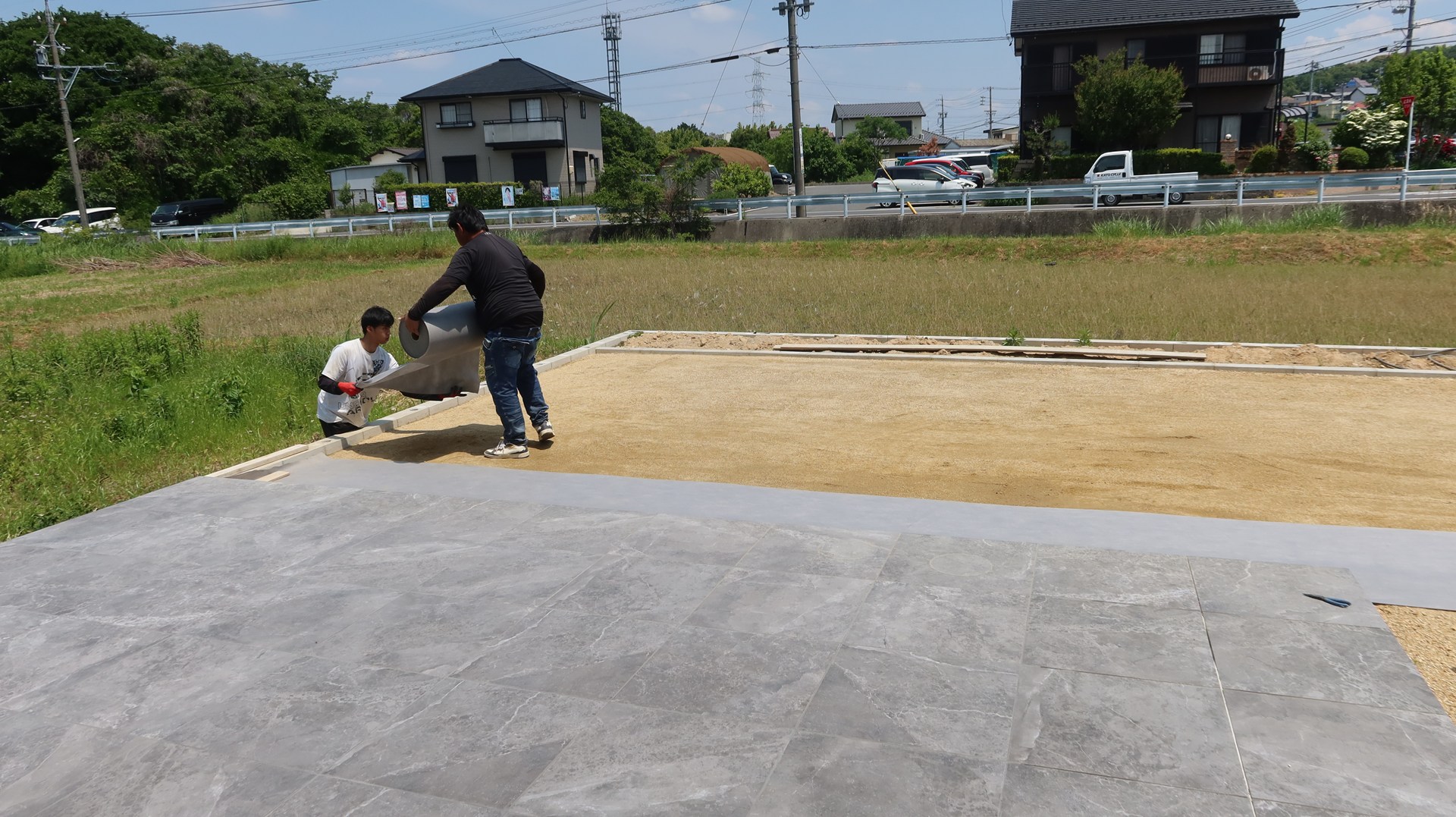 防草シートの敷設施工