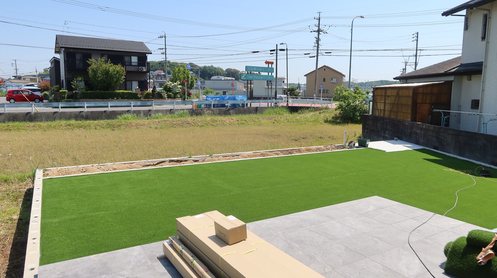 人工芝の敷設施工完了の様子